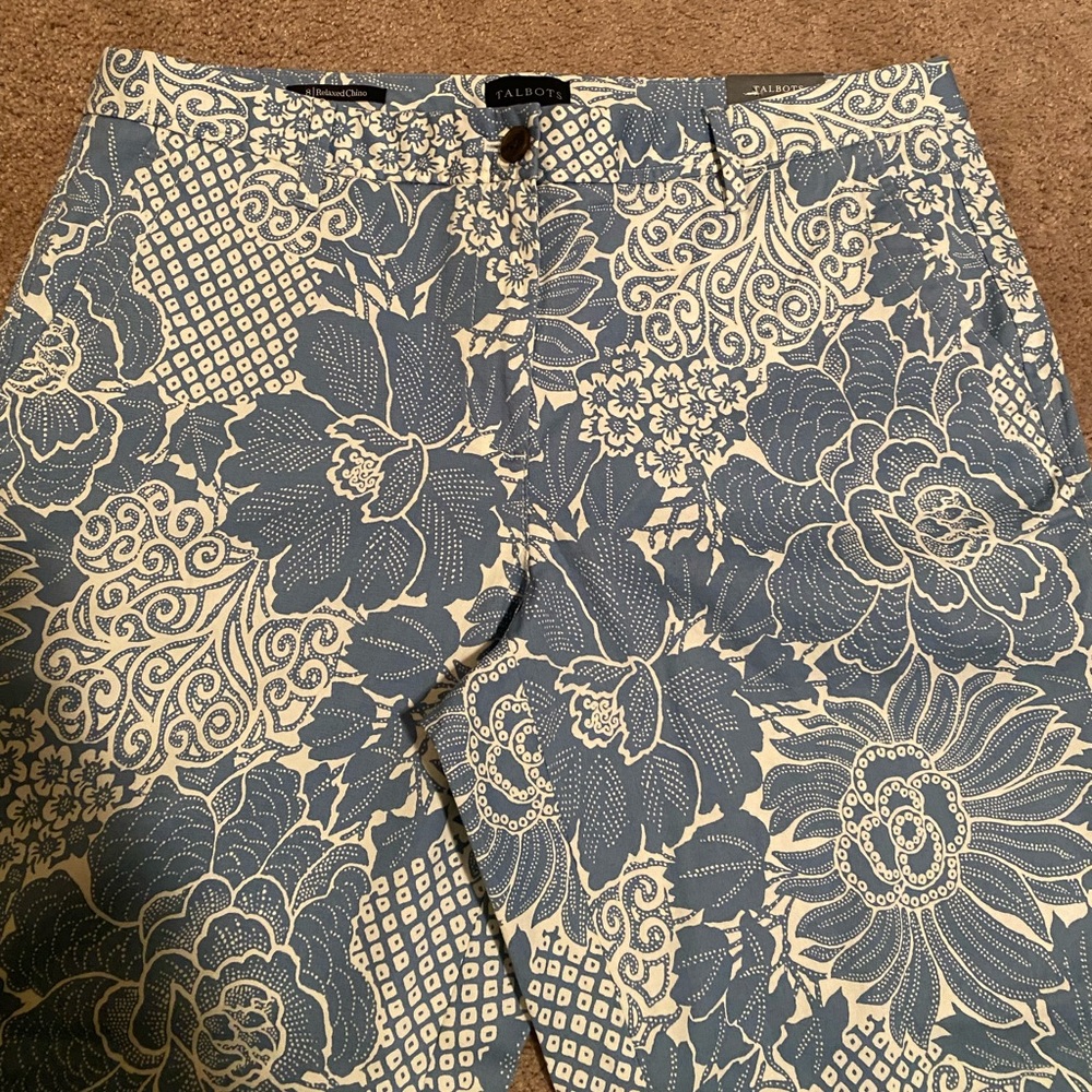 Talbots - Relaxed Chino size 8. Ankle length relaxed leg. Worn one time.